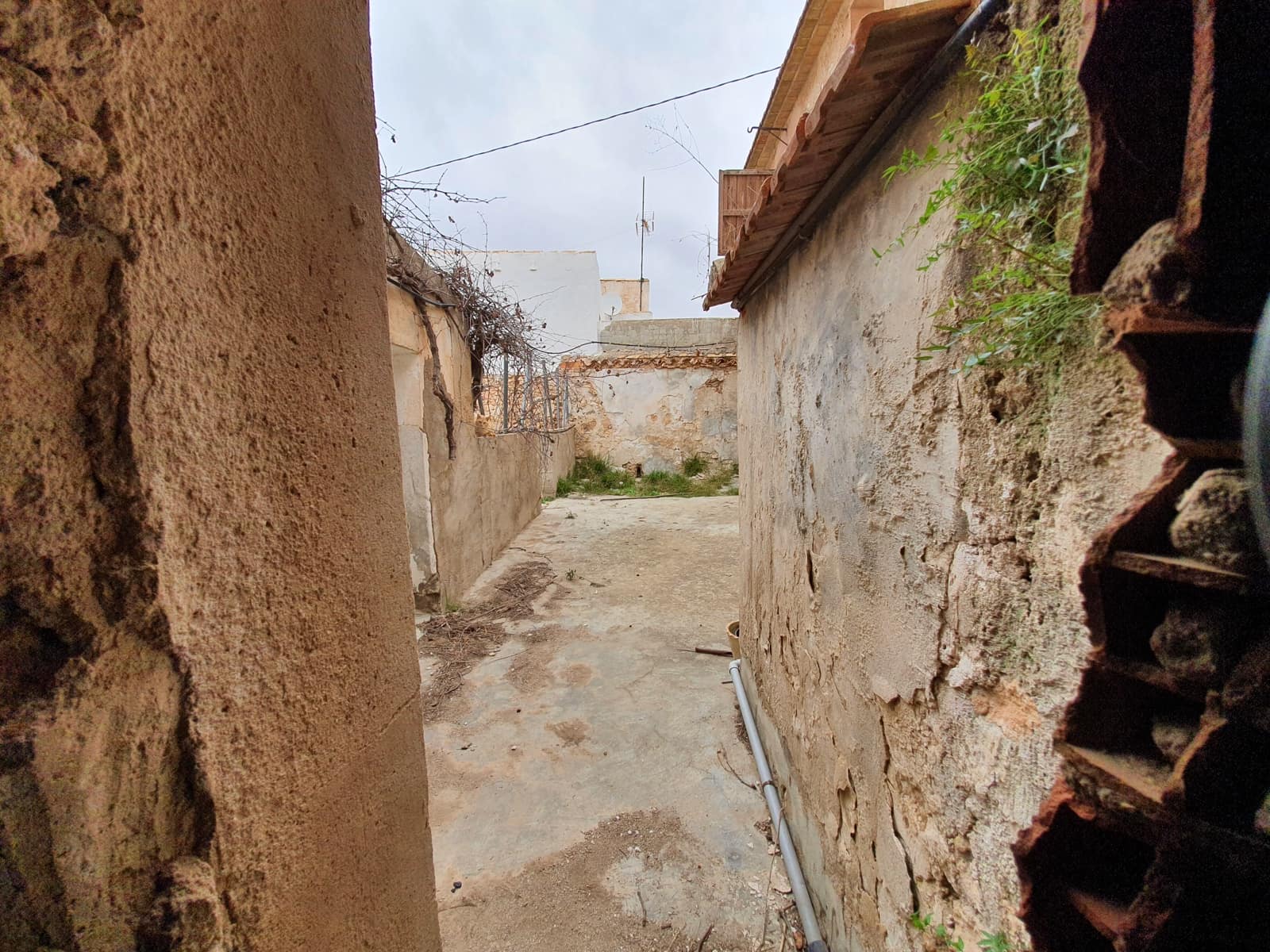 5 slaapkamer Finca/Landhuis te koop in Pinoso met zwembad - € 85.000 (Ref: 3405369)