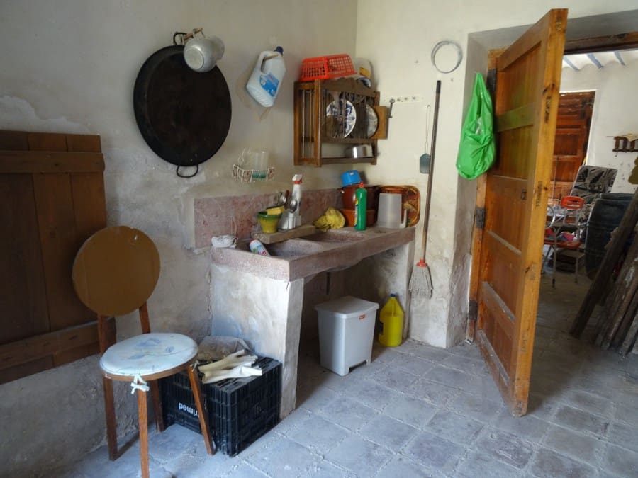 7 bedroom Finca/Country House for sale in Pinoso with pool - € 129,000 (Ref: 3466067)