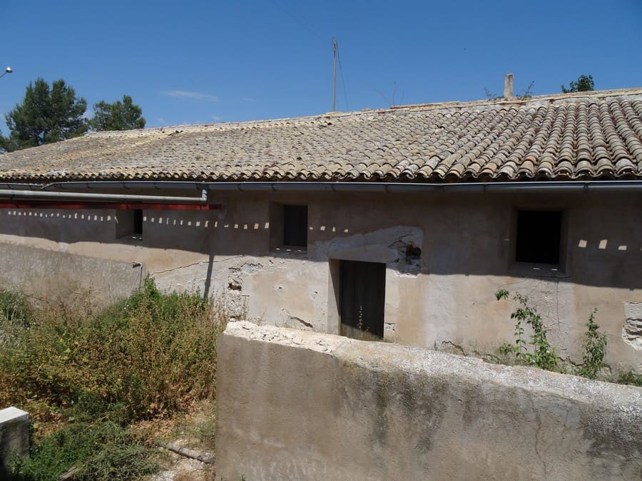 7 bedroom Finca/Country House for sale in Pinoso with pool - € 129,000 (Ref: 3466067)