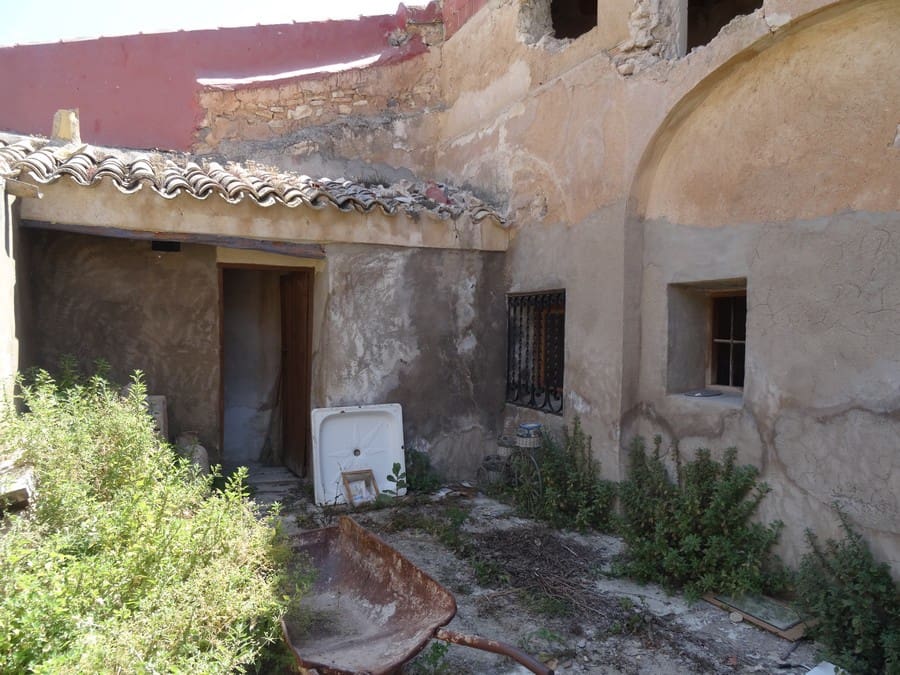 7 bedroom Finca/Country House for sale in Pinoso with pool - € 129,000 (Ref: 3466067)