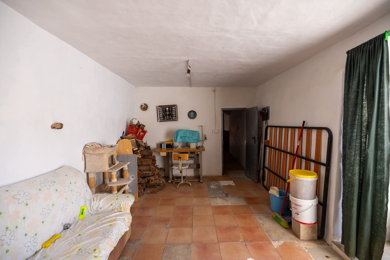 6 soveværelse Byhus til salg i L'Alguena / Alguenya med swimmingpool - € 145.000 (Ref: 3578400)