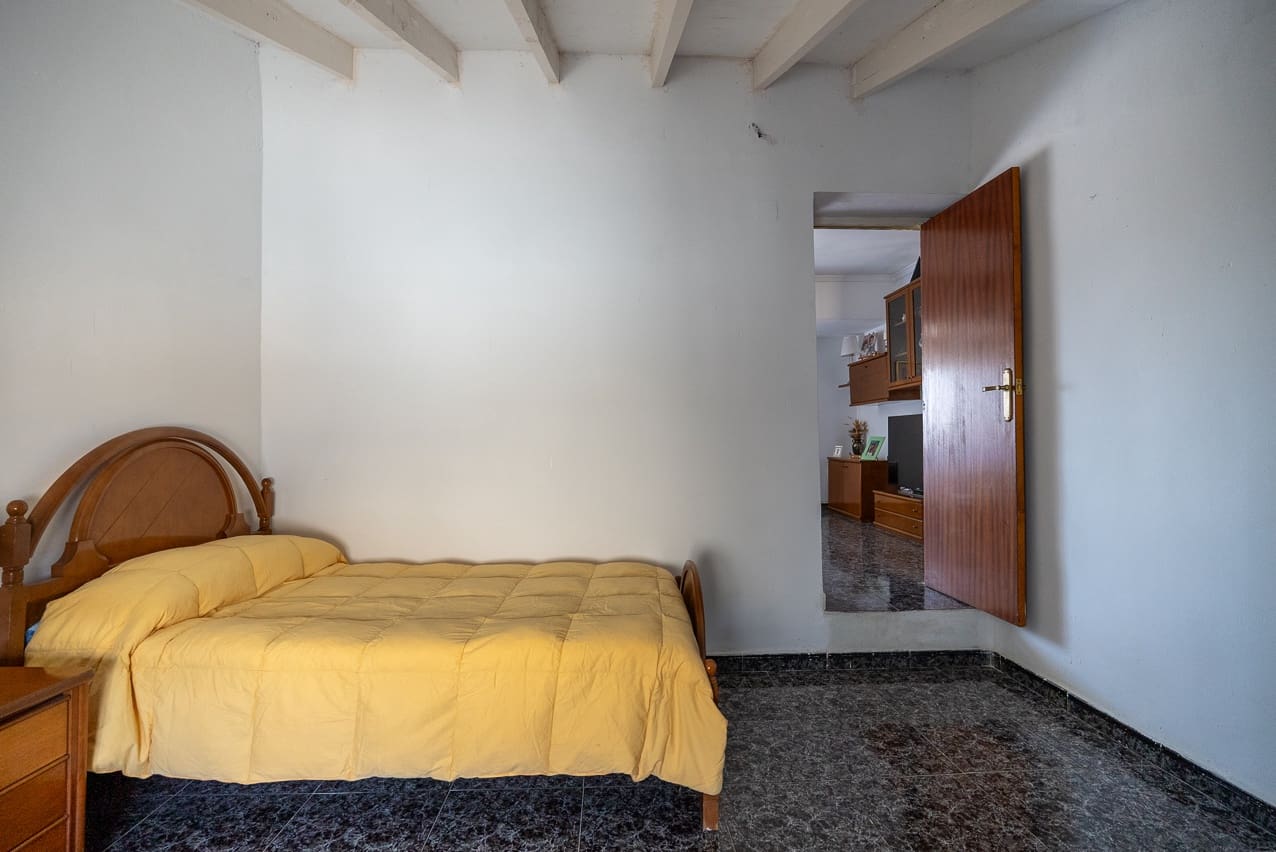 6 soveværelse Byhus til salg i L'Alguena / Alguenya med swimmingpool - € 145.000 (Ref: 3578400)