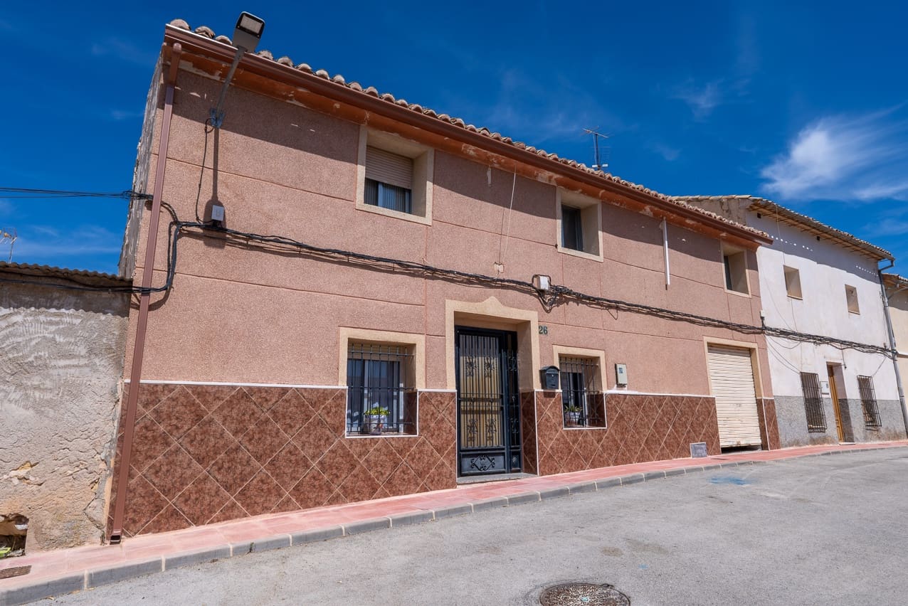 6 soveværelse Byhus til salg i L'Alguena / Alguenya med swimmingpool - € 145.000 (Ref: 3578400)