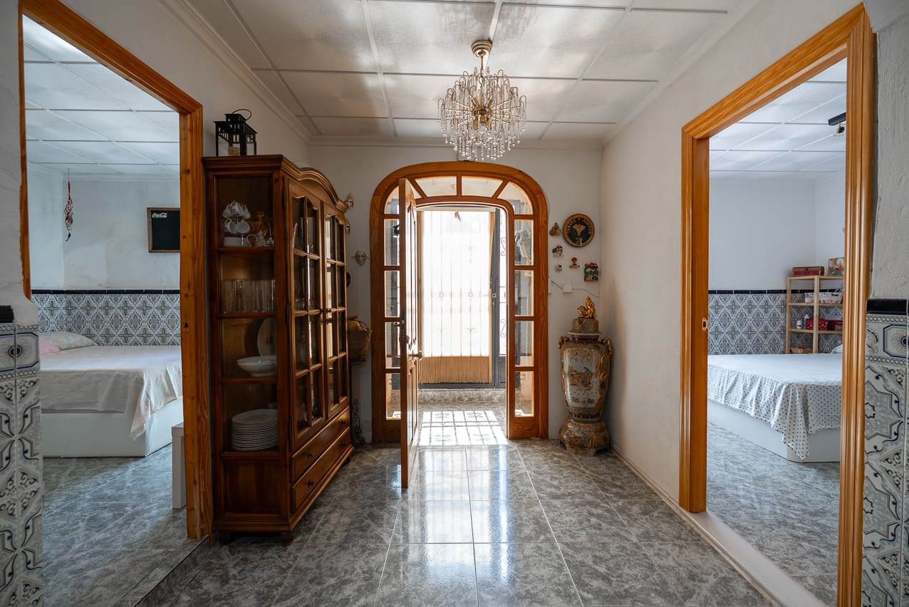 6 soveværelse Byhus til salg i L'Alguena / Alguenya med swimmingpool - € 145.000 (Ref: 3578400)