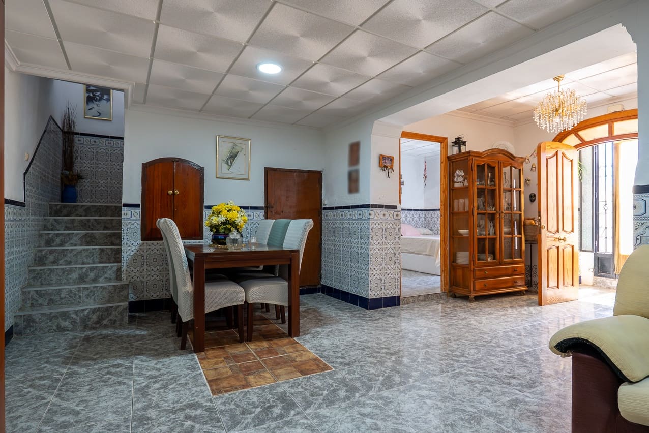 6 soveværelse Byhus til salg i L'Alguena / Alguenya med swimmingpool - € 145.000 (Ref: 3578400)