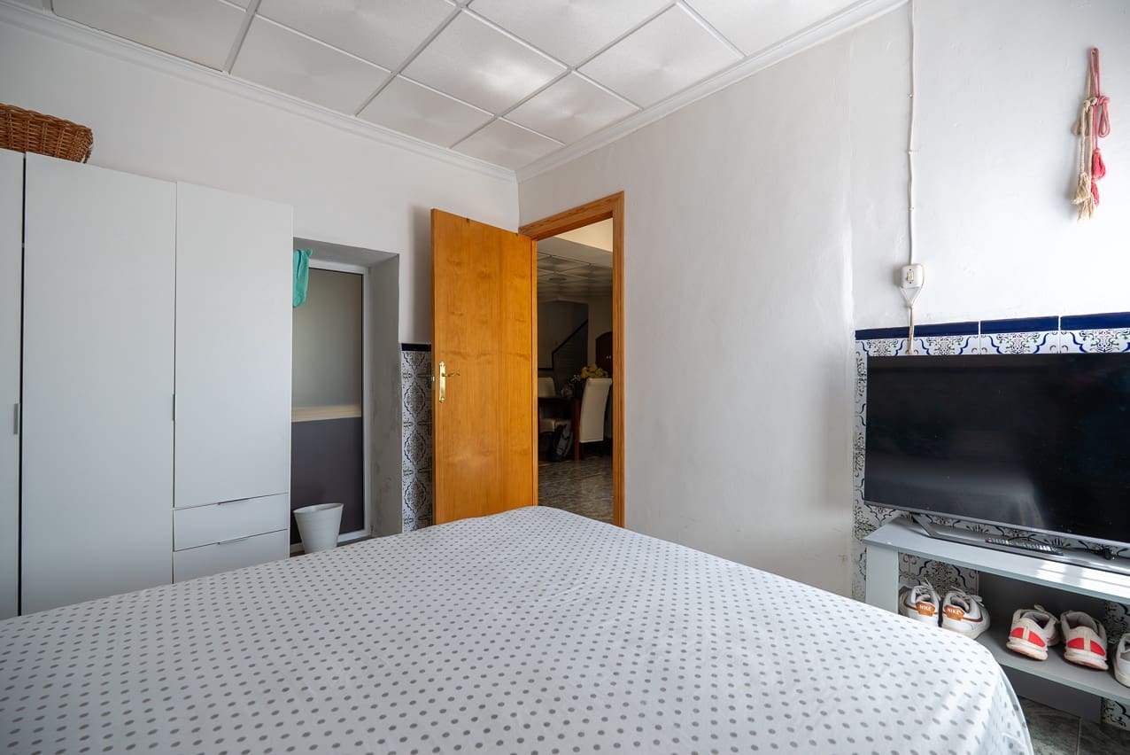 6 soveværelse Byhus til salg i L'Alguena / Alguenya med swimmingpool - € 145.000 (Ref: 3578400)