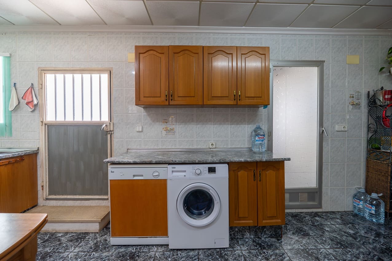 6 soveværelse Byhus til salg i L'Alguena / Alguenya med swimmingpool - € 145.000 (Ref: 3578400)