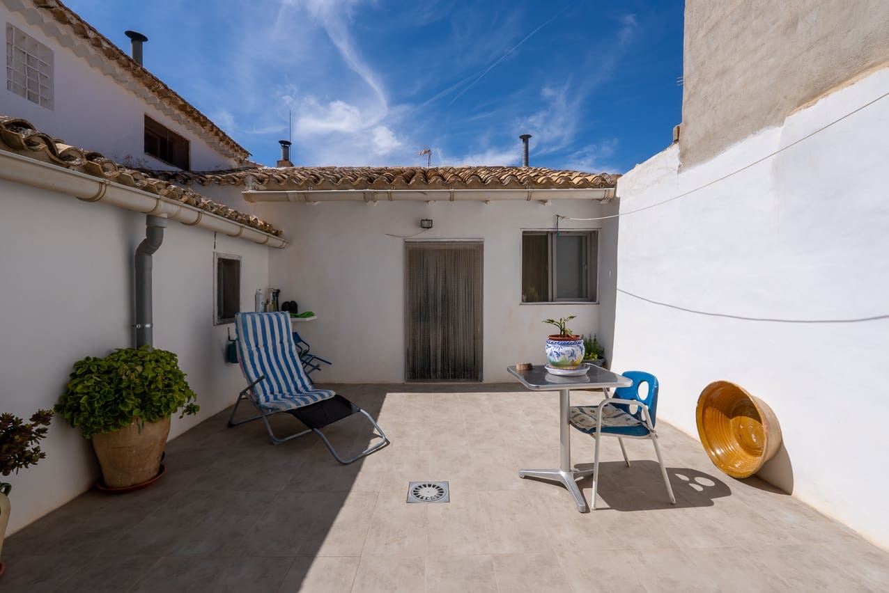 6 soveværelse Byhus til salg i L'Alguena / Alguenya med swimmingpool - € 145.000 (Ref: 3578400)