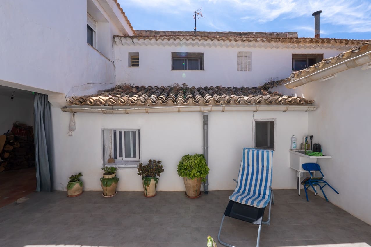 6 soveværelse Byhus til salg i L'Alguena / Alguenya med swimmingpool - € 145.000 (Ref: 3578400)