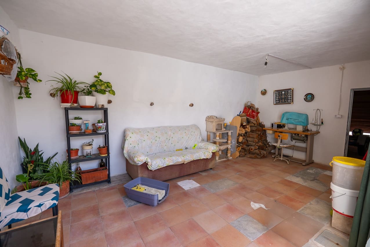 6 soveværelse Byhus til salg i L'Alguena / Alguenya med swimmingpool - € 145.000 (Ref: 3578400)