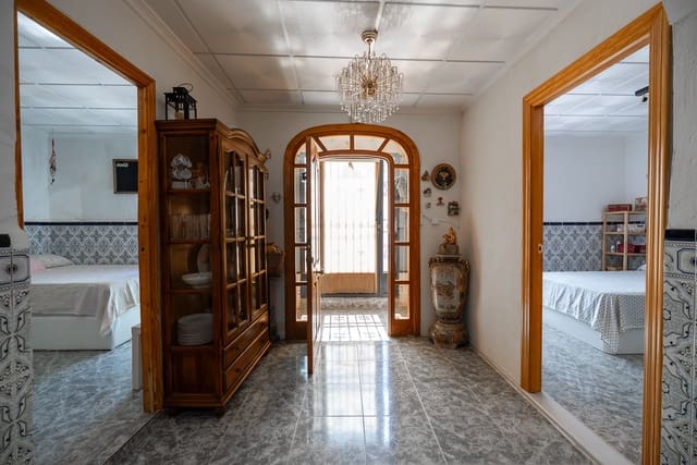 6 bedroom Townhouse for sale in L'Algueña / Alguenya with pool - € 145,000 (Ref: 3578400)