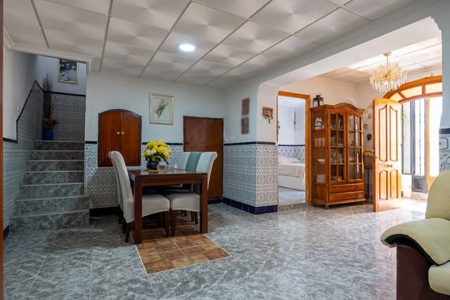 6 bedroom Townhouse for sale in L'Algueña / Alguenya with pool - € 145,000 (Ref: 3578400)