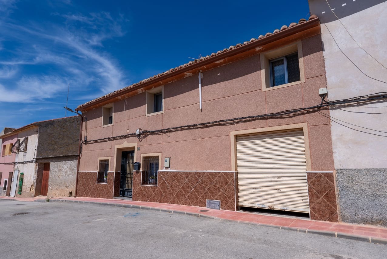 6 soveværelse Byhus til salg i L'Alguena / Alguenya med swimmingpool - € 145.000 (Ref: 3578400)