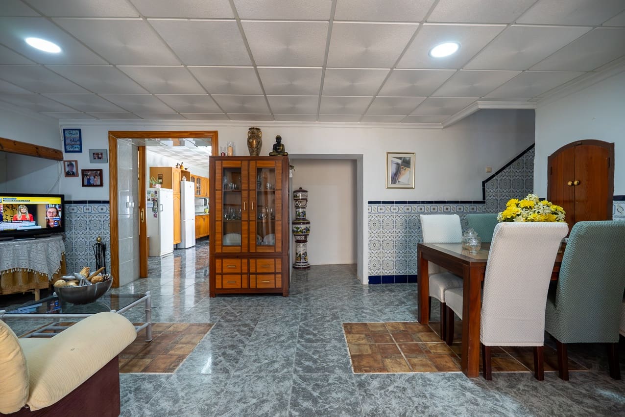 6 soveværelse Byhus til salg i L'Alguena / Alguenya med swimmingpool - € 145.000 (Ref: 3578400)