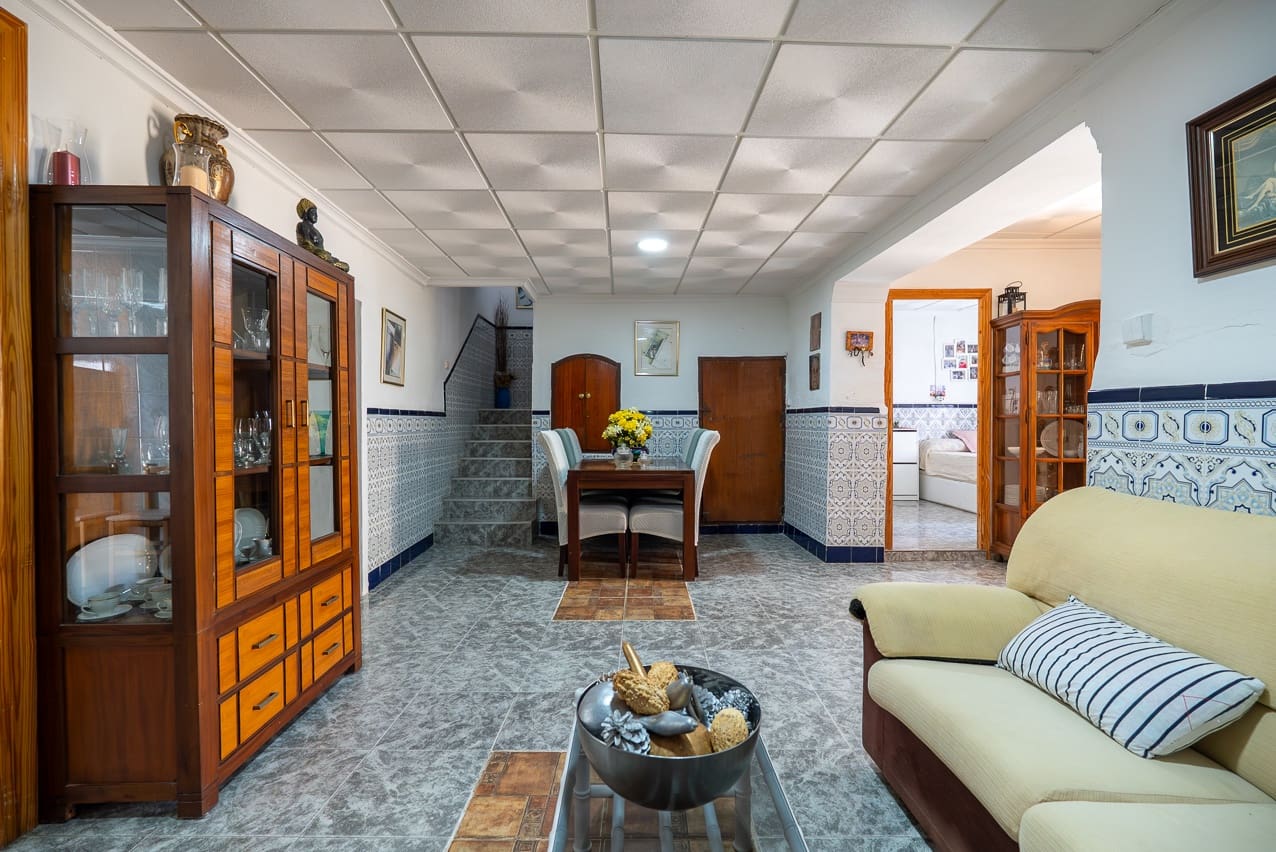 6 soveværelse Byhus til salg i L'Alguena / Alguenya med swimmingpool - € 145.000 (Ref: 3578400)