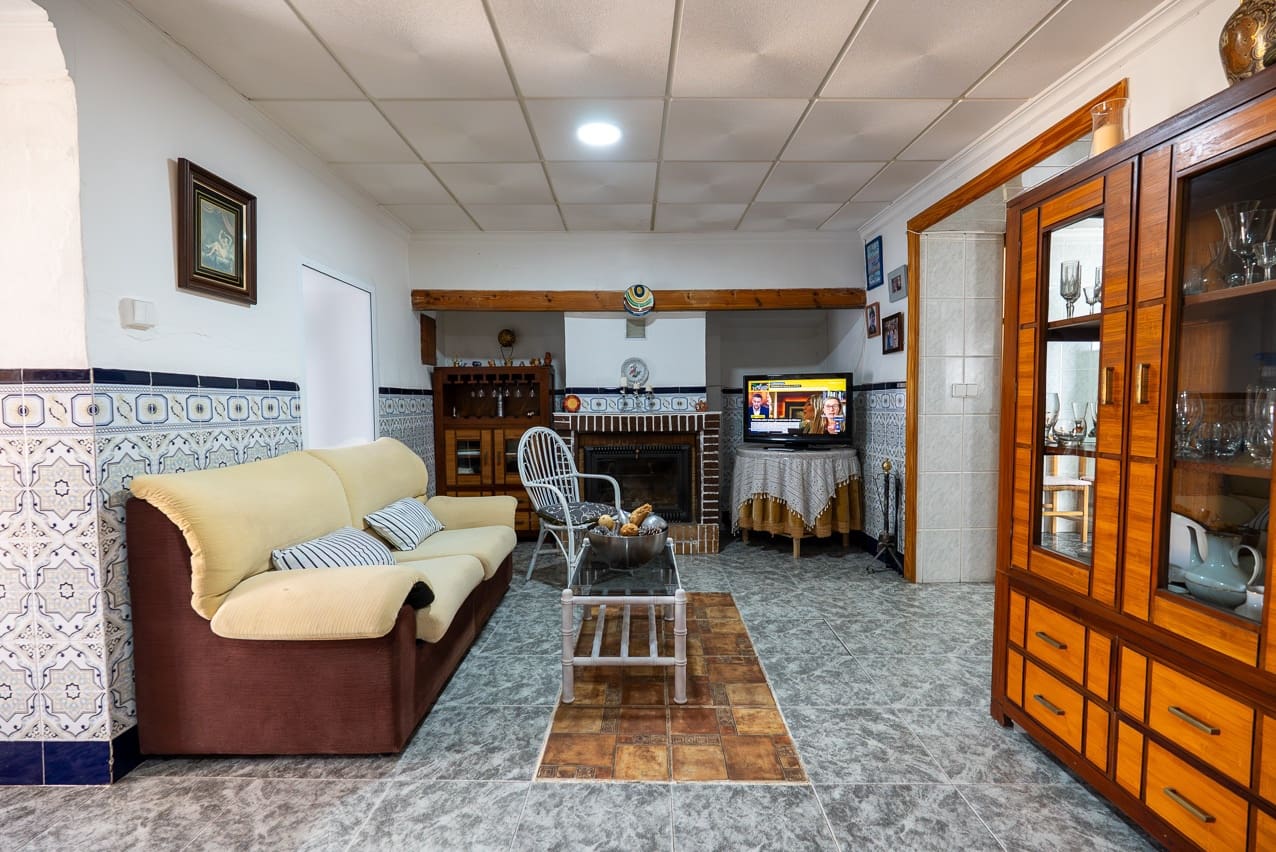 6 soveværelse Byhus til salg i L'Alguena / Alguenya med swimmingpool - € 145.000 (Ref: 3578400)