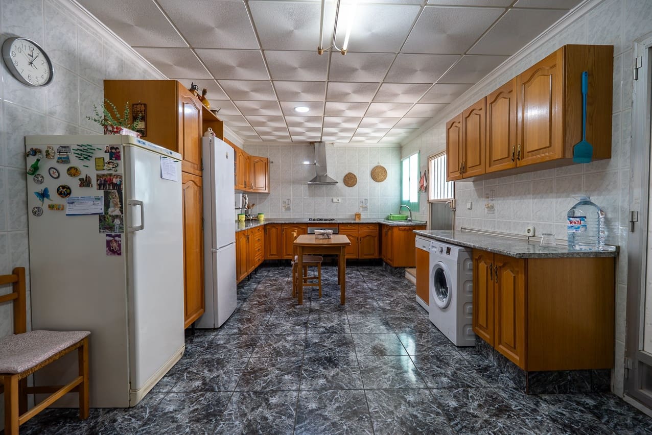 6 soveværelse Byhus til salg i L'Alguena / Alguenya med swimmingpool - € 145.000 (Ref: 3578400)