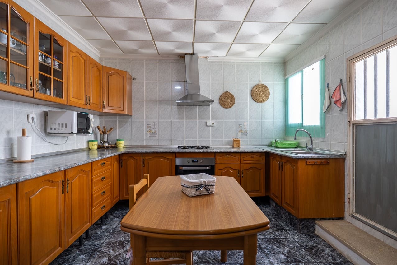 6 soveværelse Byhus til salg i L'Alguena / Alguenya med swimmingpool - € 145.000 (Ref: 3578400)