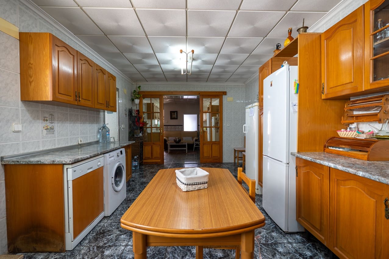 6 soveværelse Byhus til salg i L'Alguena / Alguenya med swimmingpool - € 145.000 (Ref: 3578400)