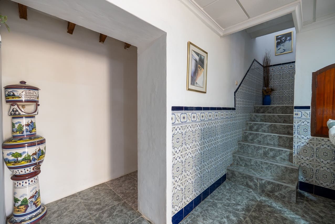 6 soveværelse Byhus til salg i L'Alguena / Alguenya med swimmingpool - € 145.000 (Ref: 3578400)