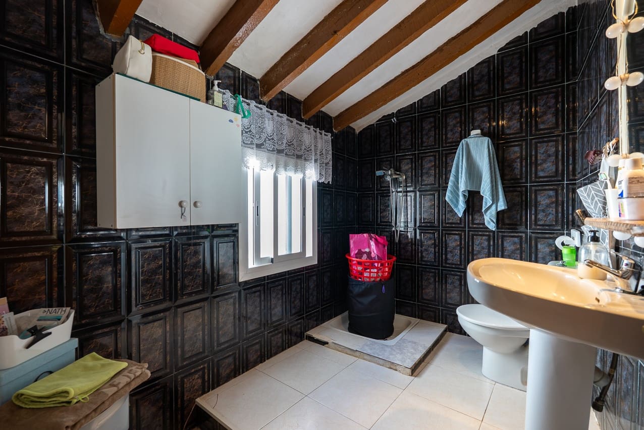 6 soveværelse Byhus til salg i L'Alguena / Alguenya med swimmingpool - € 145.000 (Ref: 3578400)