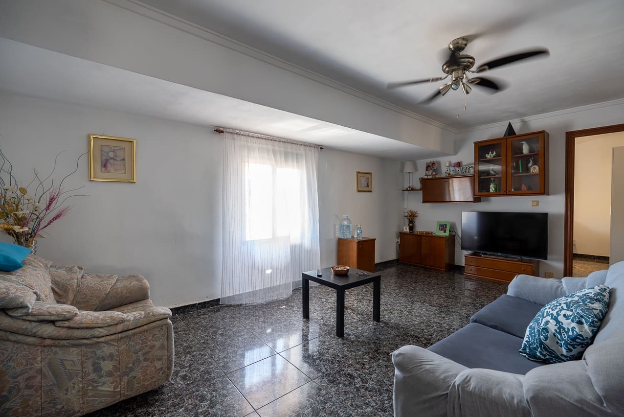 6 soveværelse Byhus til salg i L'Alguena / Alguenya med swimmingpool - € 145.000 (Ref: 3578400)