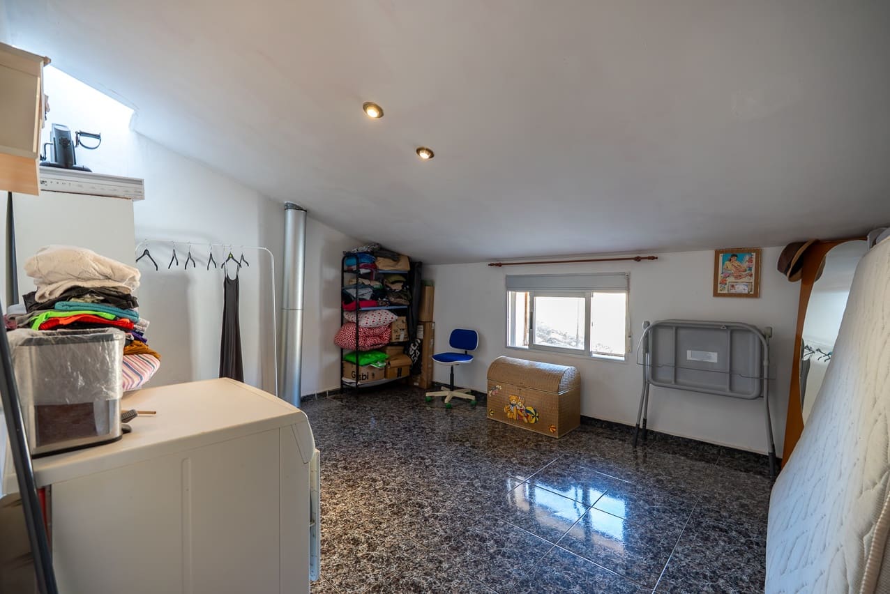 6 soveværelse Byhus til salg i L'Alguena / Alguenya med swimmingpool - € 145.000 (Ref: 3578400)