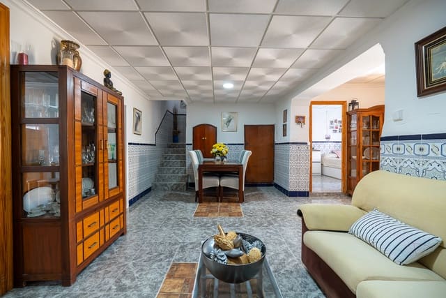 6 bedroom Townhouse for sale in L'Algueña / Alguenya with pool - € 145,000 (Ref: 3578400)