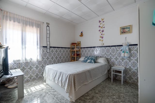 6 bedroom Townhouse for sale in L'Algueña / Alguenya with pool - € 145,000 (Ref: 3578400)