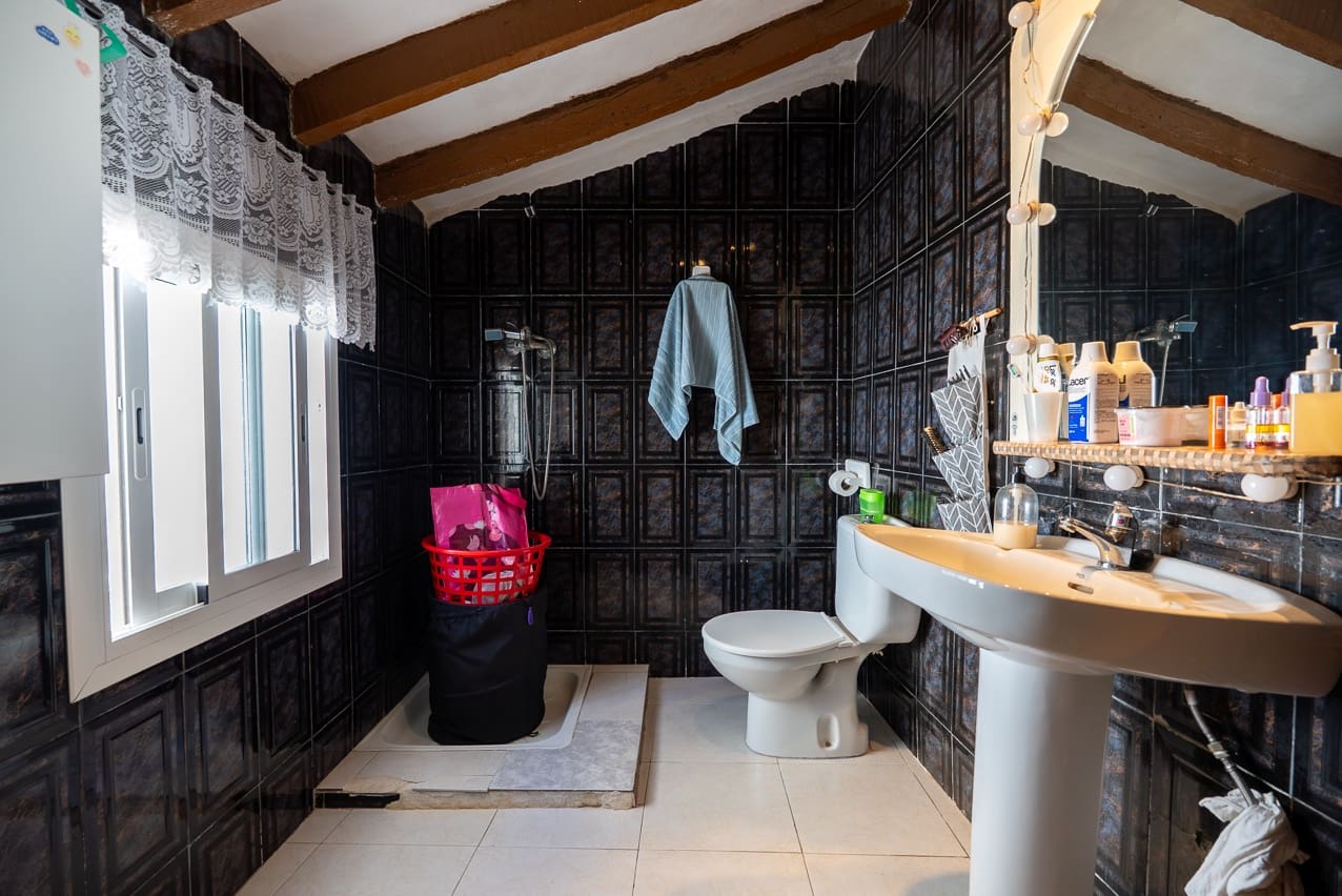 6 soveværelse Byhus til salg i L'Alguena / Alguenya med swimmingpool - € 145.000 (Ref: 3578400)