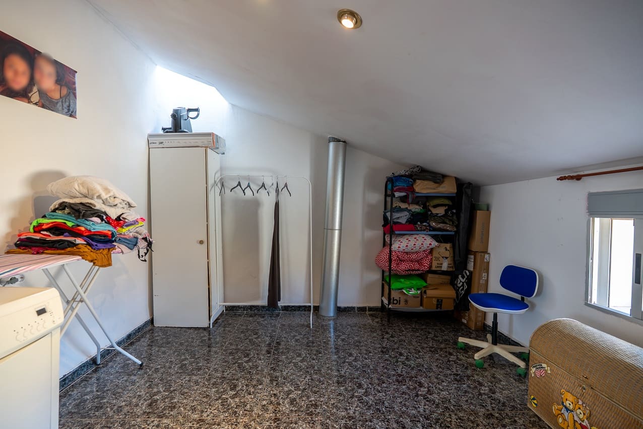 6 soveværelse Byhus til salg i L'Alguena / Alguenya med swimmingpool - € 145.000 (Ref: 3578400)