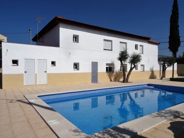 10 bedroom Hotel for sale in Fortuna with pool - € 349,950 (Ref: 3593455)