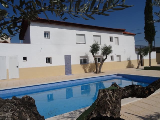 10 bedroom Hotel for sale in Fortuna with pool - € 349,950 (Ref: 3593455)