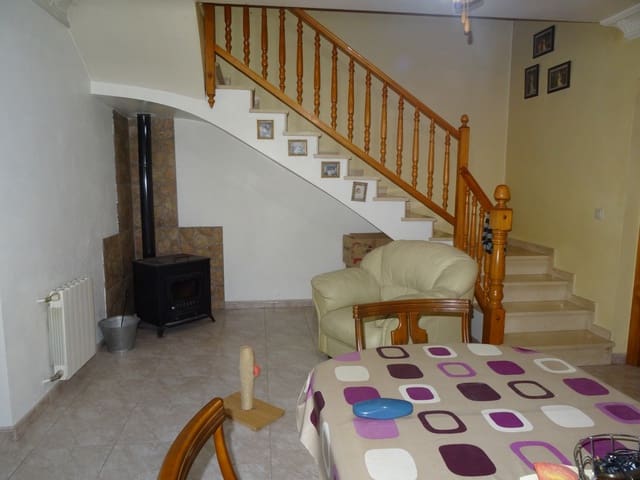 4 soveværelse Byhus til salg i Las Virtudes, Villena med swimmingpool - € 105.000 (Ref: 3603614)