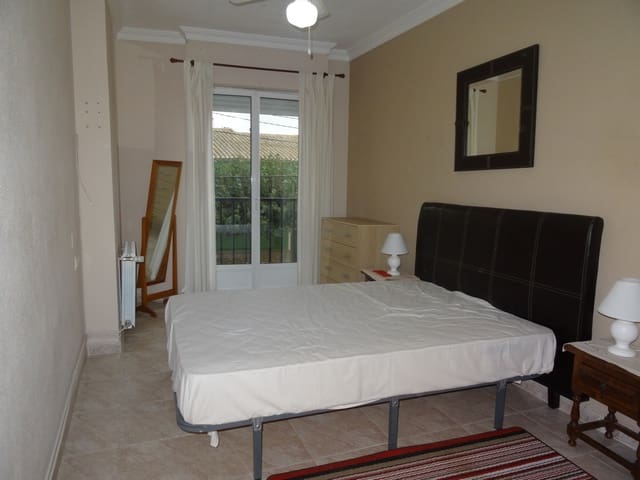 4 soveværelse Byhus til salg i Las Virtudes, Villena med swimmingpool - € 105.000 (Ref: 3603614)