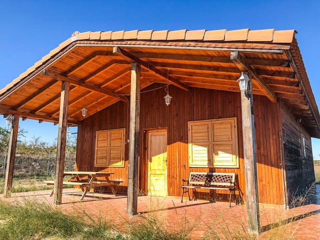 3 soveværelse Finca/Landehus til salg i Ubeda, Pinoso med swimmingpool - € 108.000 (Ref: 3605480)