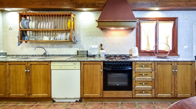 10 soveværelse Finca/Landehus til salg i Encebras, Pinoso med swimmingpool - € 2.250.000 (Ref: 3611704)