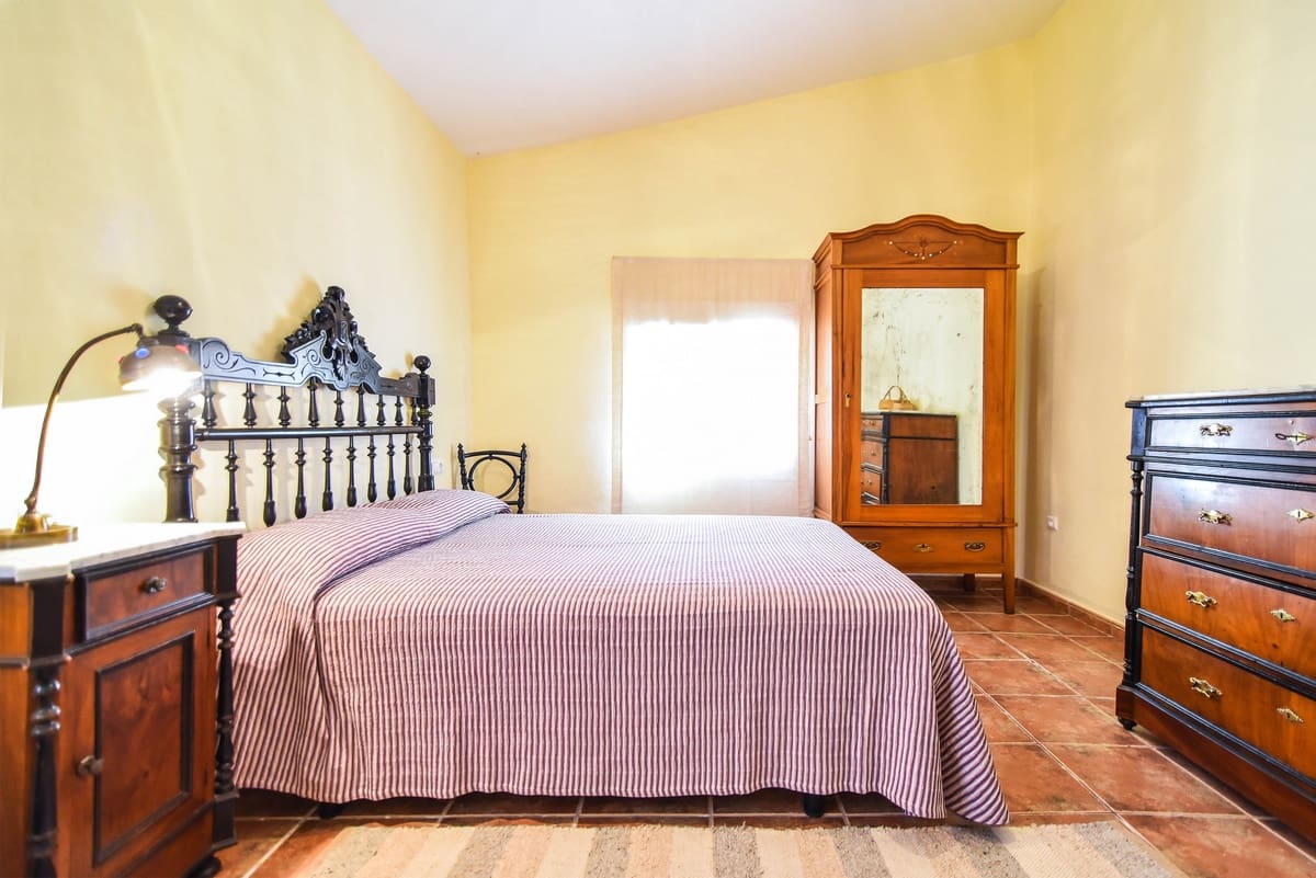 10 chambre Finca/Maison de Campagne à vendre à Encebras avec piscine - 2 250 000 € (Ref: 3611704)