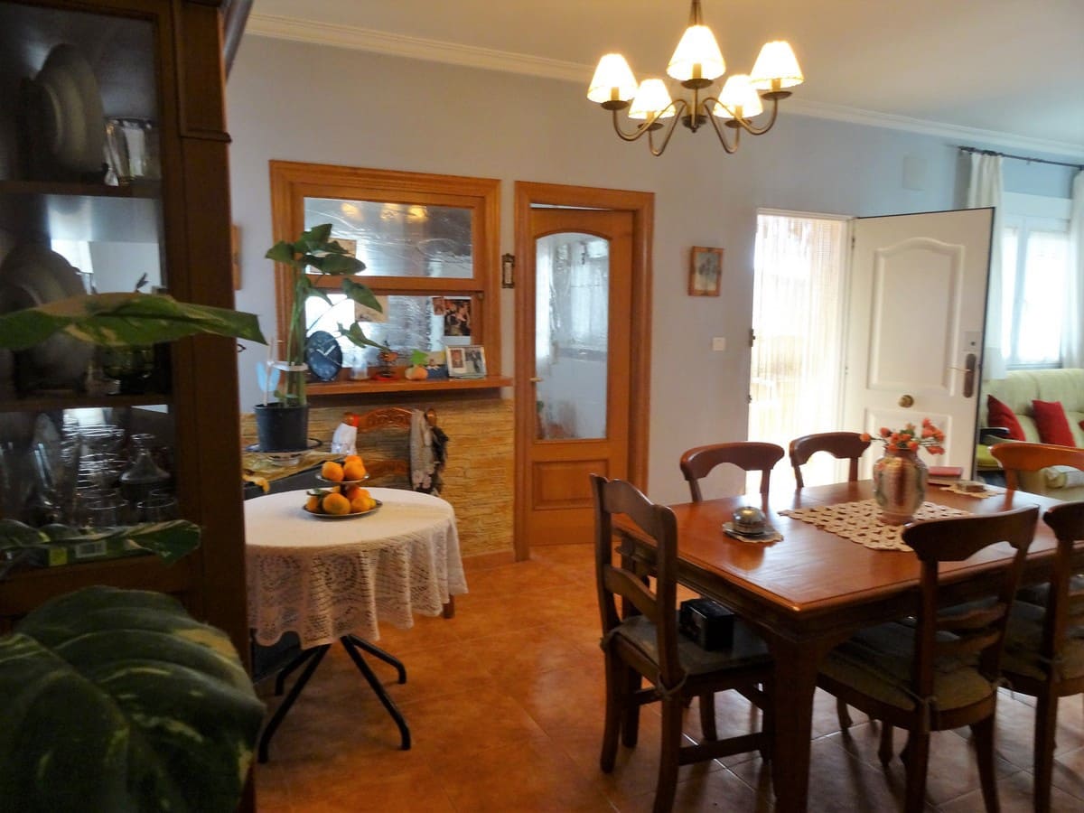 3 soveværelse Villa til salg i Yecla med swimmingpool - € 220.000 (Ref: 3668024)