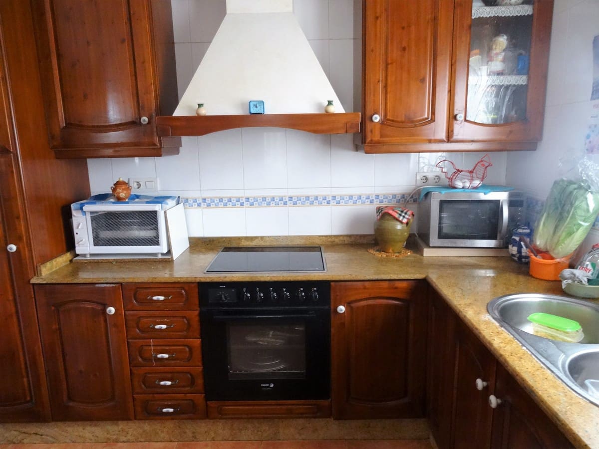 3 soveværelse Villa til salg i Yecla med swimmingpool - € 220.000 (Ref: 3668024)