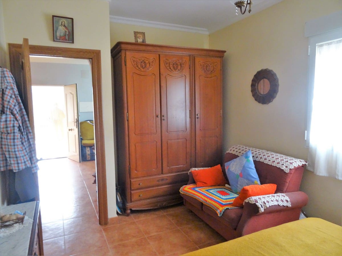 3 soveværelse Villa til salg i Yecla med swimmingpool - € 220.000 (Ref: 3668024)