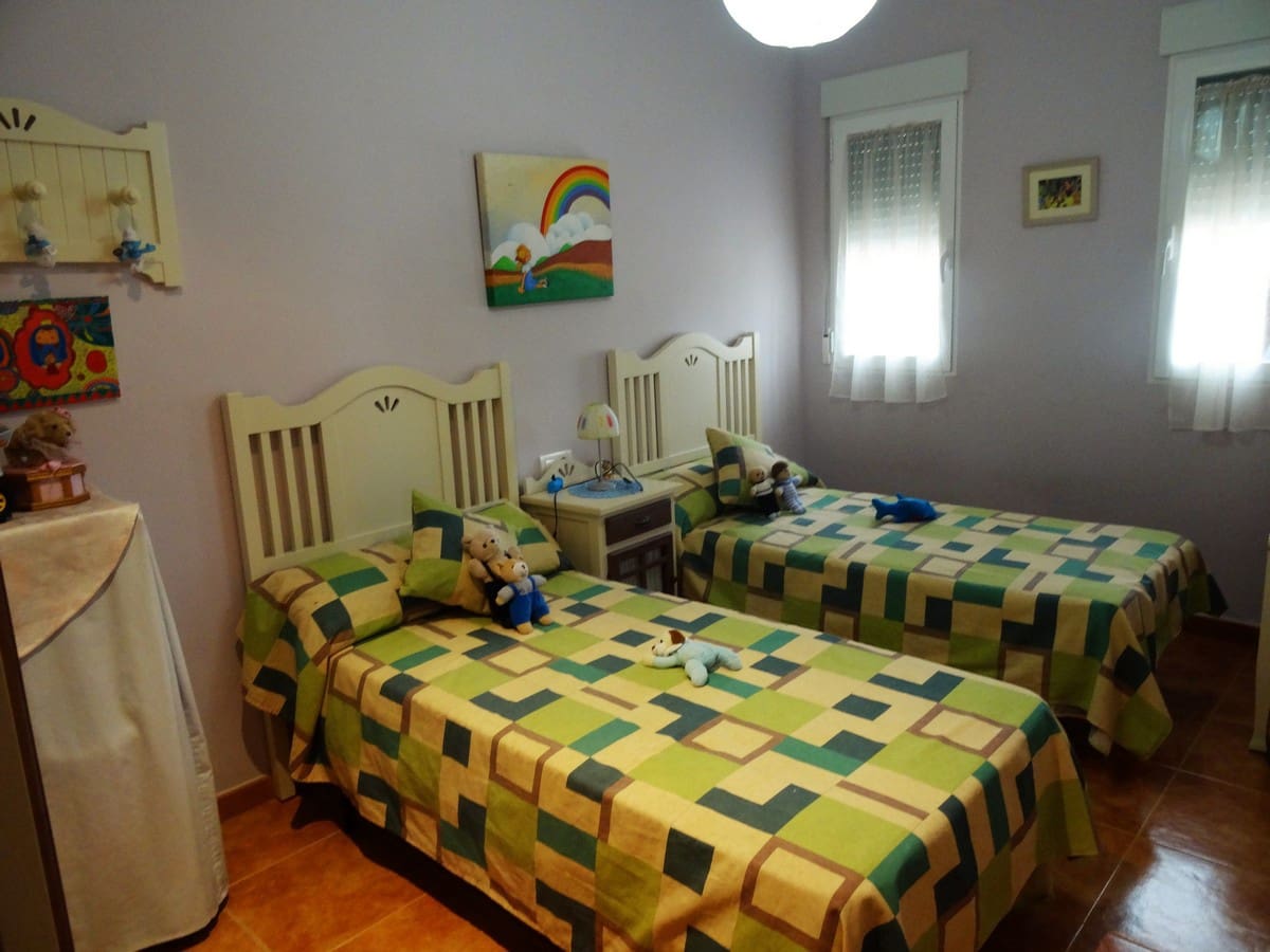 3 soveværelse Villa til salg i Yecla med swimmingpool - € 220.000 (Ref: 3668024)