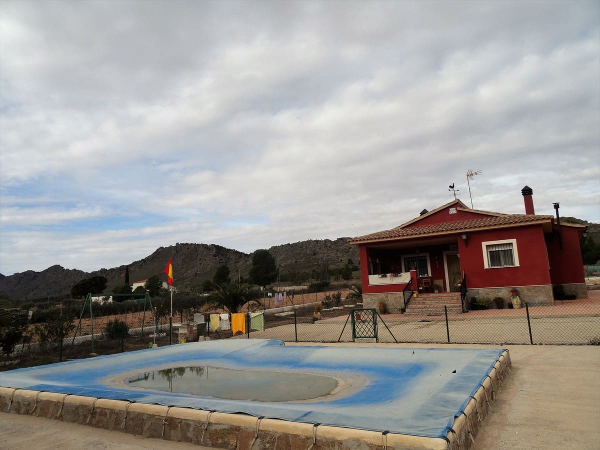 3 soveværelse Villa til salg i Yecla med swimmingpool - € 220.000 (Ref: 3668024)