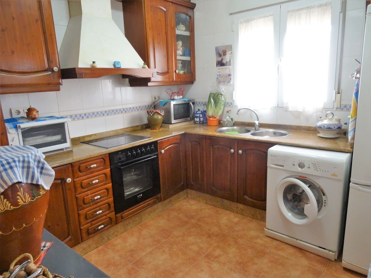 3 soveværelse Villa til salg i Yecla med swimmingpool - € 220.000 (Ref: 3668024)