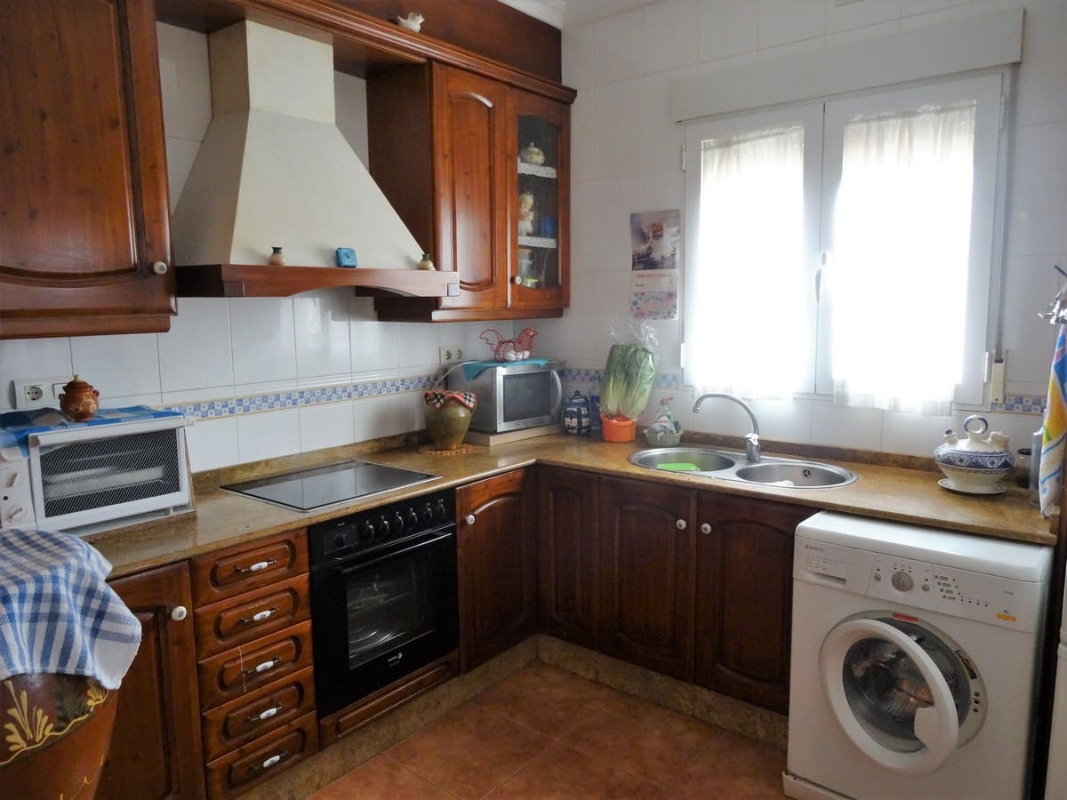 3 soveværelse Villa til salg i Yecla med swimmingpool - € 220.000 (Ref: 3668024)