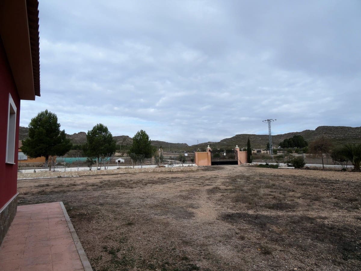 3 soveværelse Villa til salg i Yecla med swimmingpool - € 220.000 (Ref: 3668024)