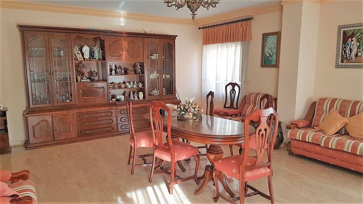 5 soveværelse Byhus til salg i L'Alguena / Alguenya med swimmingpool - € 249.000 (Ref: 3731357)