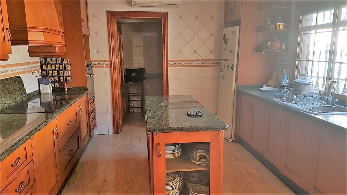 5 soveværelse Byhus til salg i L'Alguena / Alguenya med swimmingpool - € 249.000 (Ref: 3731357)