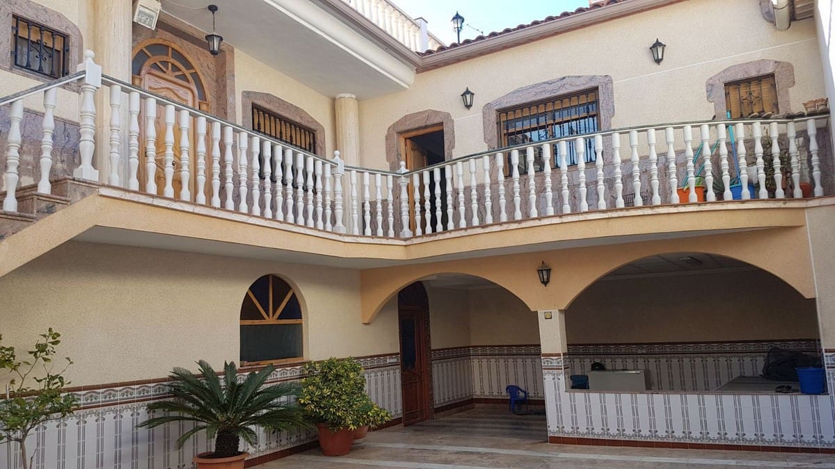 5 soveværelse Byhus til salg i L'Alguena / Alguenya med swimmingpool - € 249.000 (Ref: 3731357)