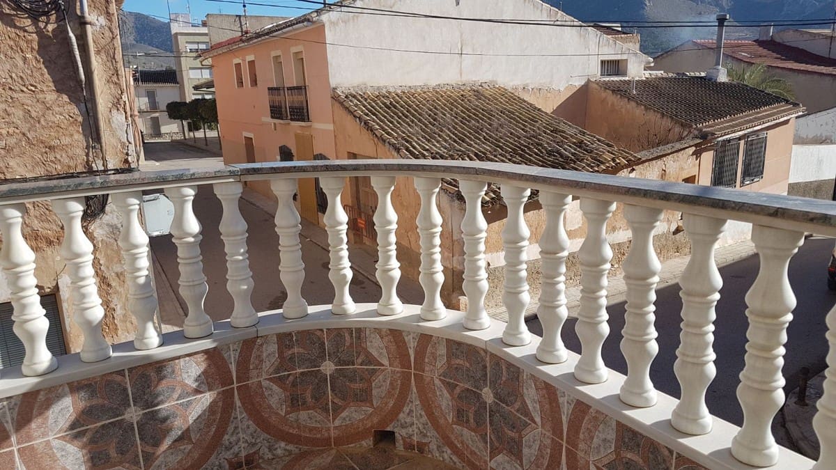 5 soveværelse Byhus til salg i L'Alguena / Alguenya med swimmingpool - € 249.000 (Ref: 3731357)